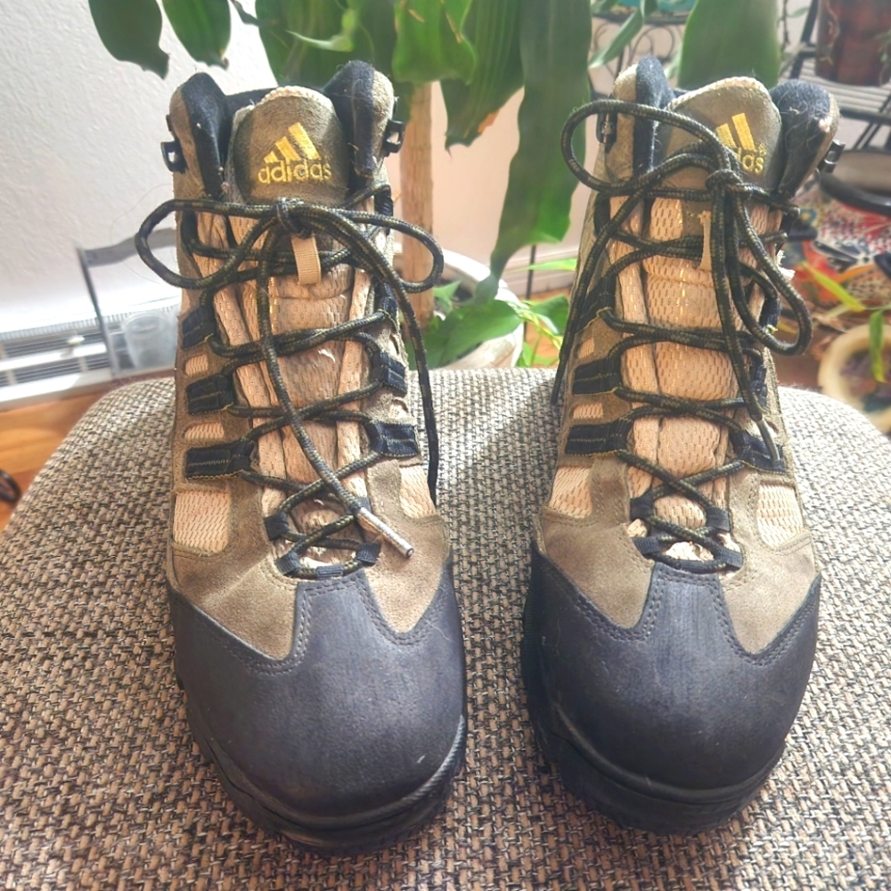 Mens Adidas size 12 Hiking Boots